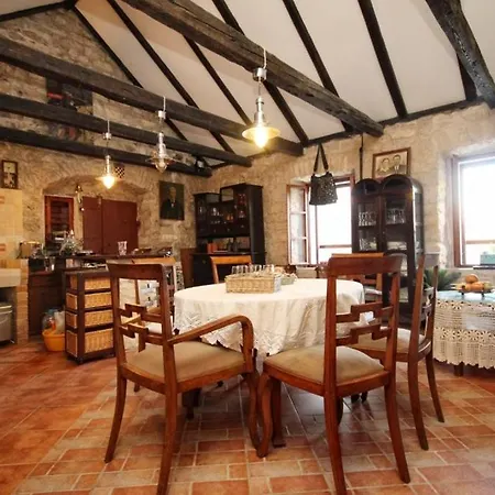 Family Friendly House With A Swimming Pool Talez, - 8850 Prázdninový dům Vis